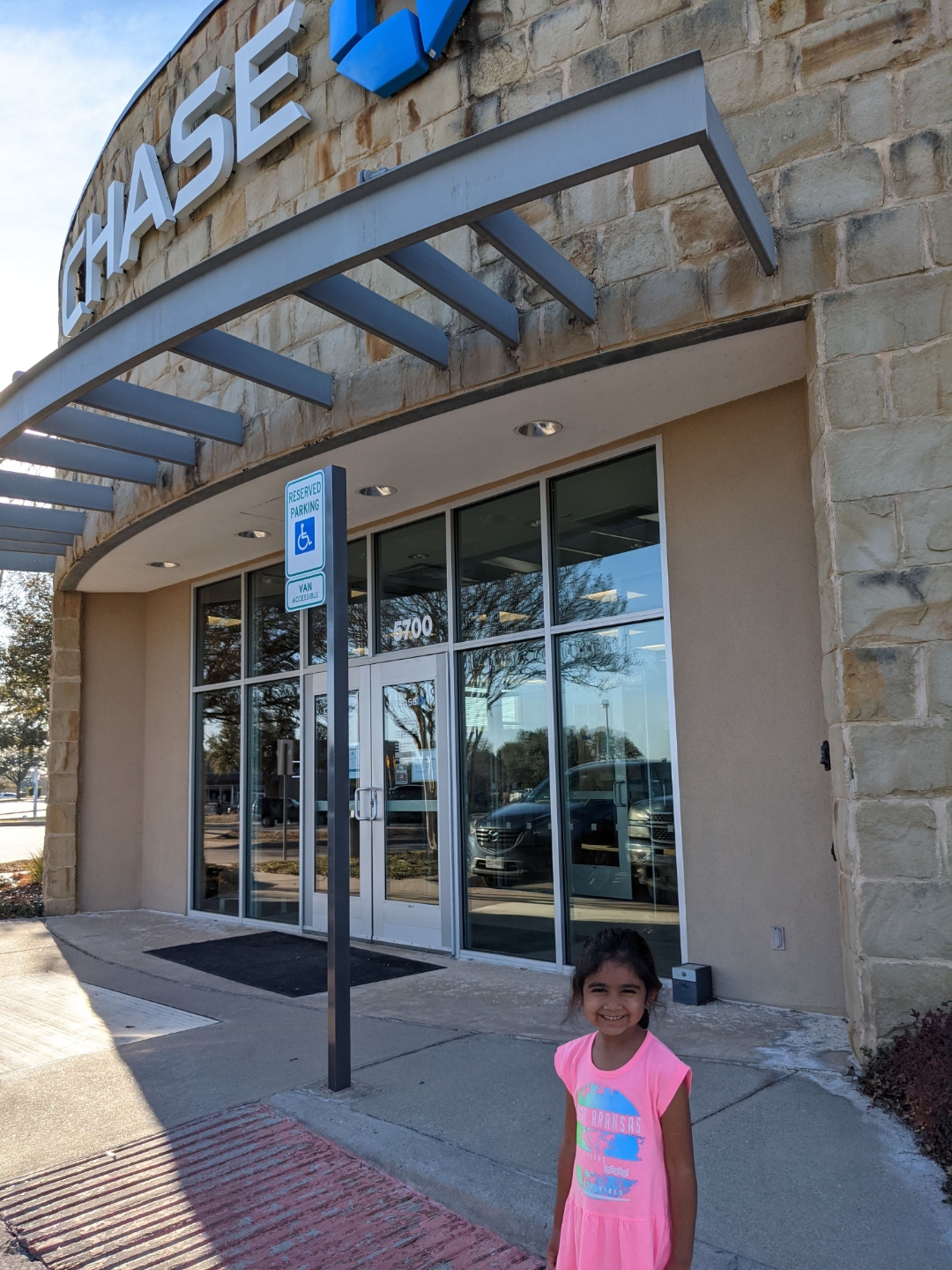 Arya smiling in front of Chase Bank