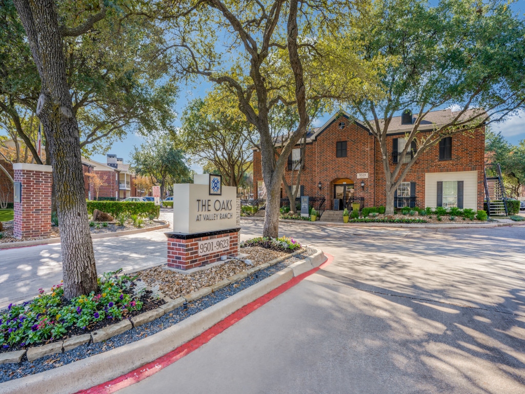 LIV at Valley Ranch apartment community in Irving, TX